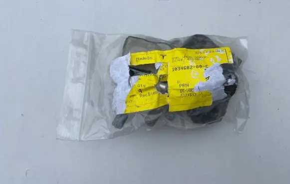 Tesla Model X Air conditioning (A/C) pressure sensor 