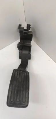 Nissan Juke I F15 Accelerator throttle pedal