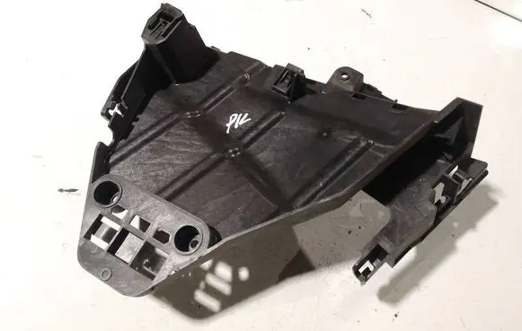 Volvo V40 Front bumper mounting bracket 933445104