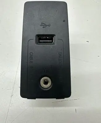 Volvo S90, V90 USB socket connector 31389705