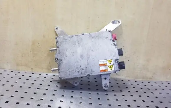 Voltage converter inverter