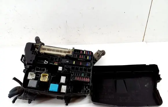 Toyota Auris 150 Fuse box set 7379R0A1 8266202280