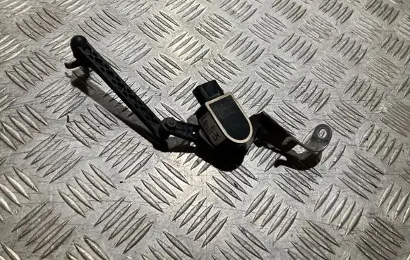 Volvo XC40 Headlight/headlamp level sensor 32221477