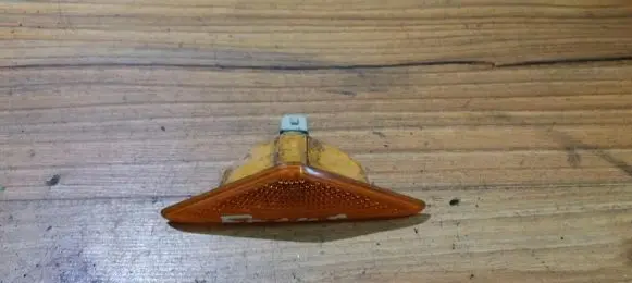 Ford Focus Front fender indicator light