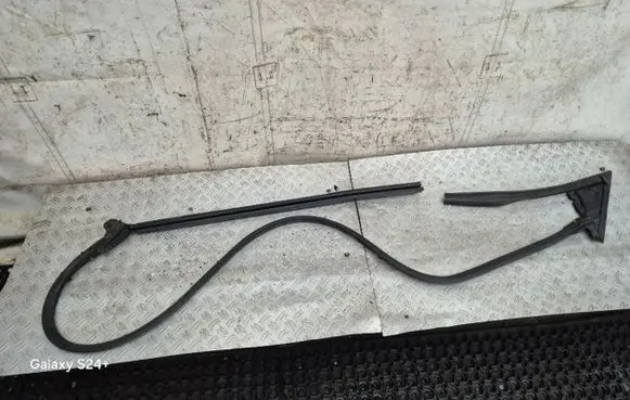 Audi A4 S4 B7 8E 8H Rubber seal front coupe door 8H0837912C 8H0837912
