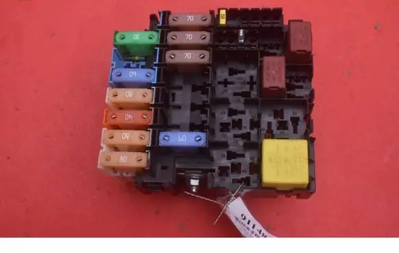 Renault Laguna III Fuse box set 8200528467
