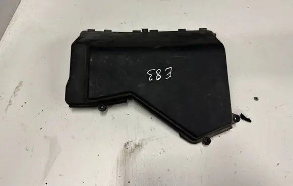 BMW X3 E83 Fuse box cover 7521582