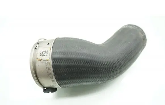 Volvo V40 Air intake hose/pipe P31370408
