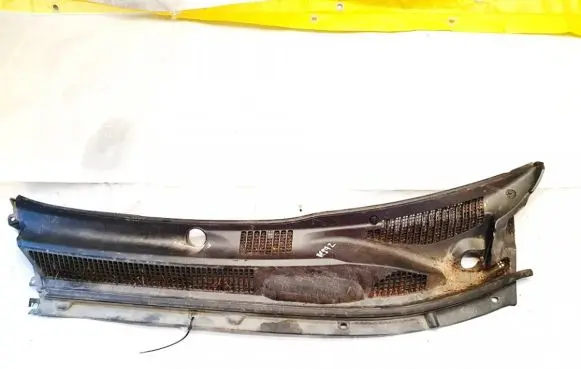 Toyota RAV 4 (XA20) Wiper trim 5570842110 55708-42110