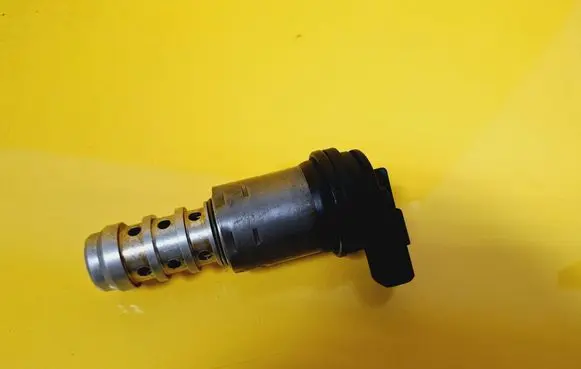 BMW 1 E81 E87 Camshaft vanos timing valve 1707323-08