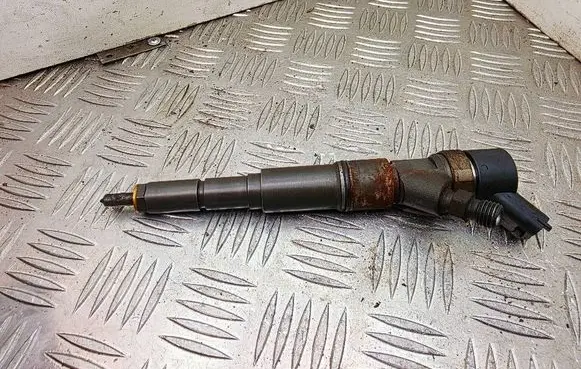 BMW X5 E53 Fuel injector 0445110047 7785984