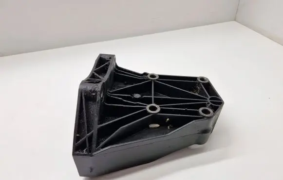 BMW 5 E60 E61 A/C compressor mount bracket 7792202