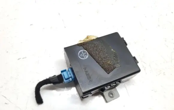 Volvo V40 Door central lock control unit/module 30857627