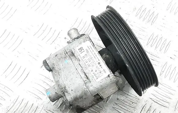 Volvo V70 Power steering pump 30741790
