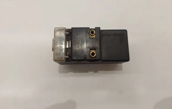 Volkswagen PASSAT B3 Coolant fan relay 1H0919506A