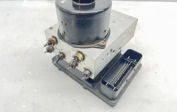 Mercedes-Benz R W251 ABS Pump A2515450832