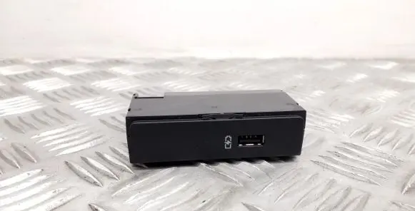Audi Q3 F3 USB socket connector 83A035726