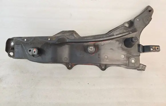 Volvo XC90 Fender mounting bracket 31391778