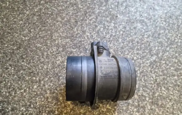 Volkswagen Jetta V Mass air flow meter 0280218071