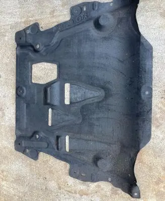 Volvo XC60 Engine splash shield/under tray AG9N6P013AB