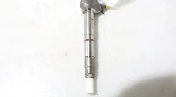 Volkswagen Caddy Fuel injector 0445110835