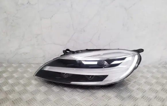 Volvo V40 Headlight/headlamp 32228479