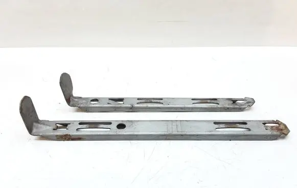 Headlight/headlamp mounting bracket