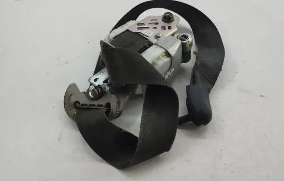 Hyundai i30 Front seatbelt 888102R900