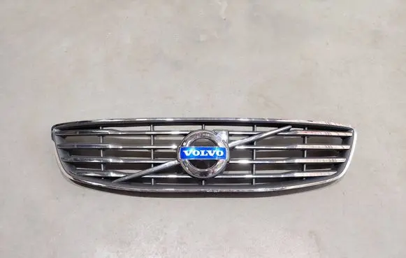 Volvo V70 Front bumper upper radiator grill 31383595 31383599