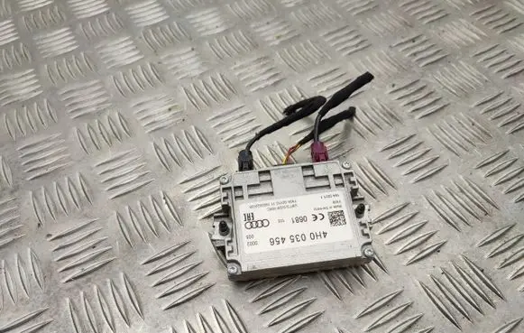 Volkswagen Touran III Aerial antenna amplifier 4H0035456