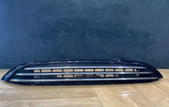Mini One - Cooper Clubman R55 Front bumper upper radiator grill 7351368 7381980 7390739