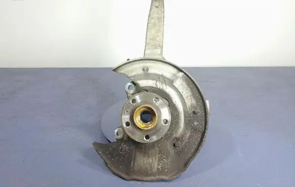 Volvo XC60 Front wheel hub spindle knuckle 32298139