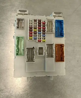 Volvo V40 Fuse module 31453131