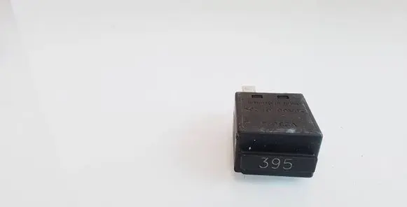 Volkswagen PASSAT B5 Other relay 8Z0951253 A1001X50