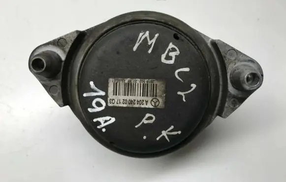 Mercedes-Benz C W204 Engine mount bracket A2042400217