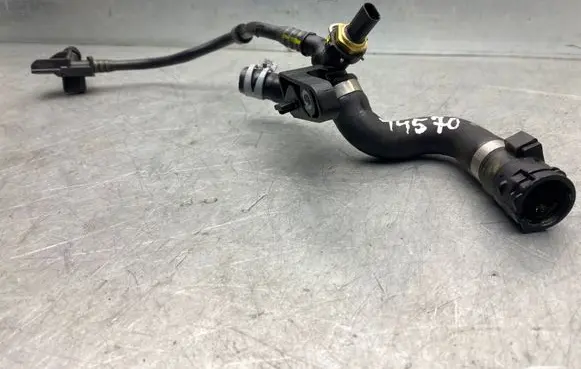 Volvo XC90 Engine coolant pipe/hose 32222677