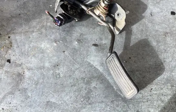 Toyota Corolla Verso E121 Accelerator throttle pedal 43z17