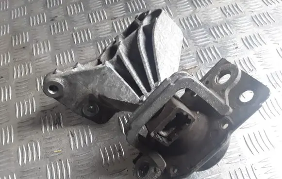 Nissan Qashqai Engine mount bracket 11210JD500