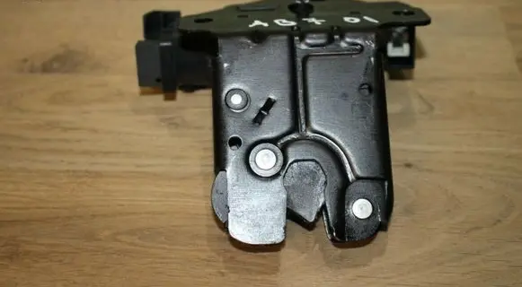 Audi A4 S4 B7 8E 8H Tailgate/trunk/boot lock/catch/latch 8P4827505B
