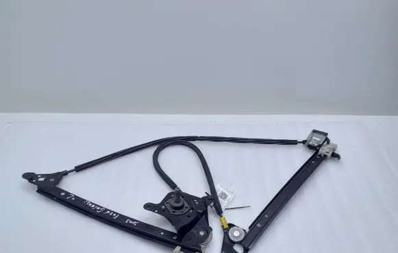 Rear door manual window regulator