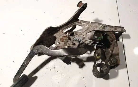 Lexus IS 220D-250-350 Brake pedal 