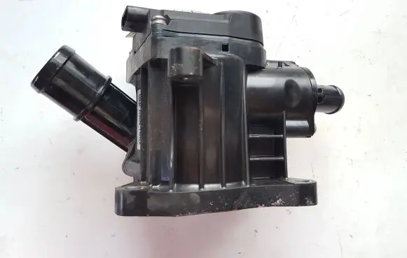 Hyundai i30 Thermostat/thermostat housing 2560007600 G4A207748 063540154