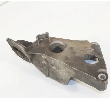 BMW 5 E60 E61 Engine mounting bracket 6777058 13807410