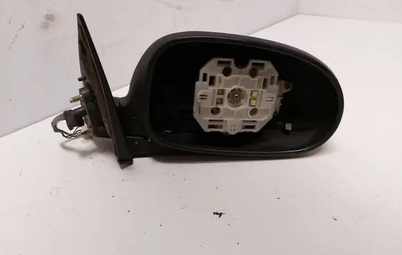 Nissan Maxima Front door electric wing mirror E13010410