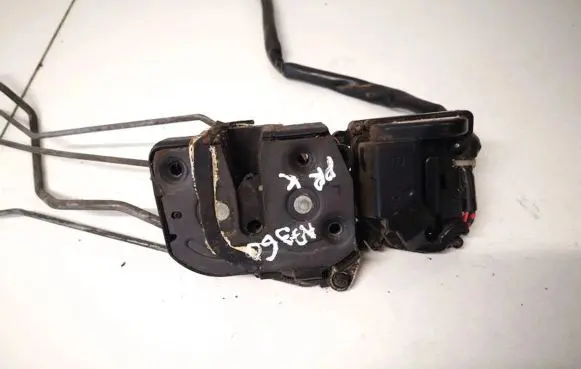 Mazda 323 F Front door lock