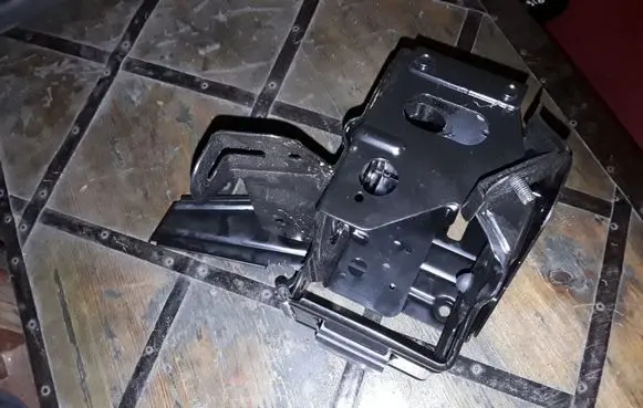 Mercedes-Benz C W204 Battery tray 2045400440