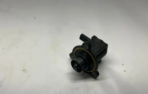 Ford Mustang VI Engine mount vacuum valve CJ5G9U465BA