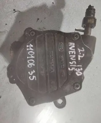 Toyota Avensis T250 Vacuum pump 11010635