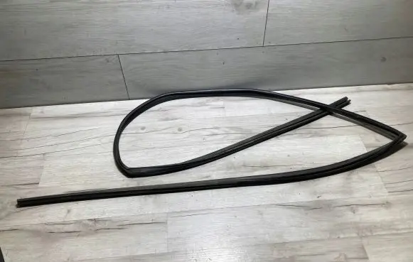 Mitsubishi Pajero Front door glass trim molding 7400v52787