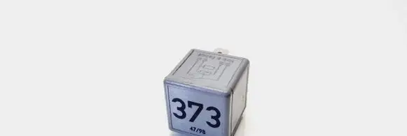 Volkswagen PASSAT B5 Other relay 8D0951253A